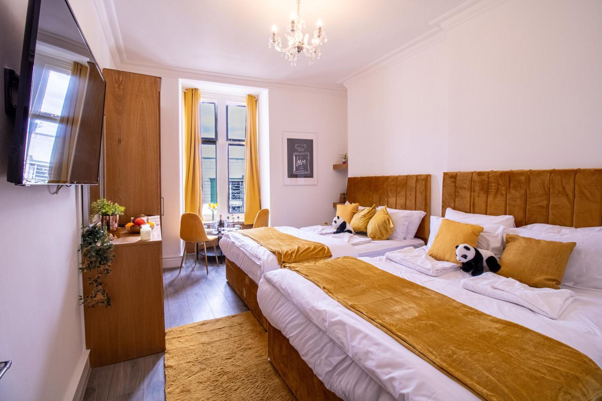 Luxurious On Oxford Street Apartment *